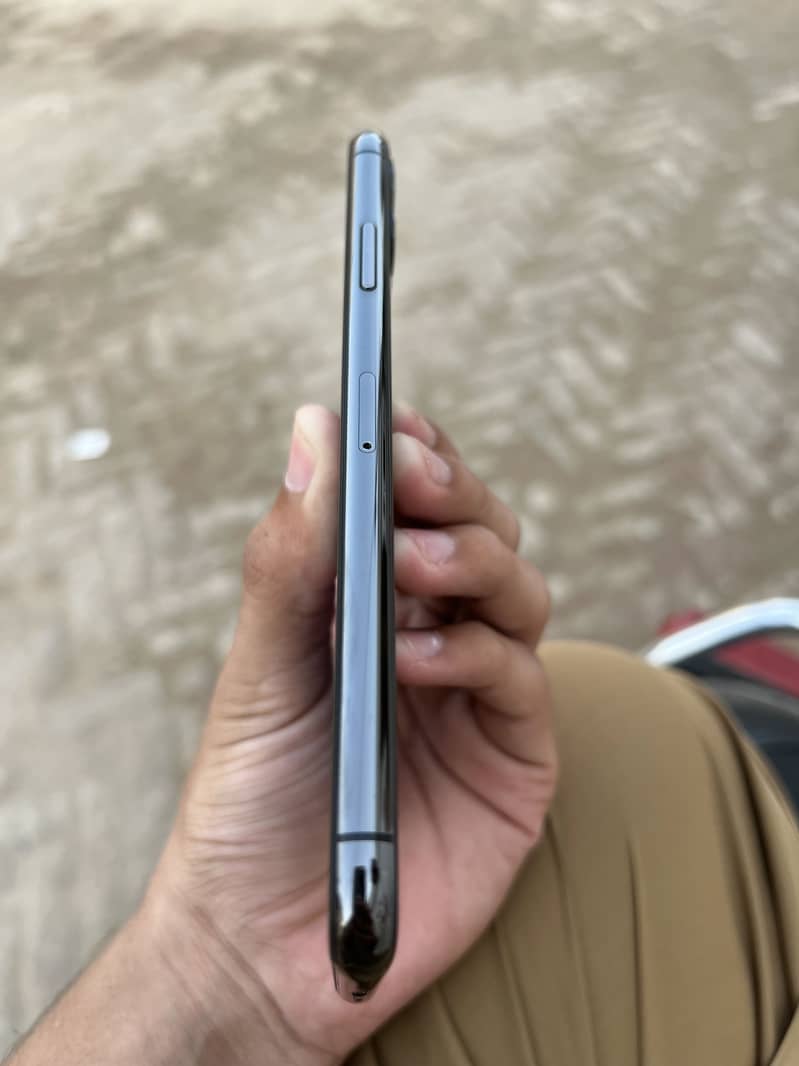 Apple iPhone 11 Pro Max 6