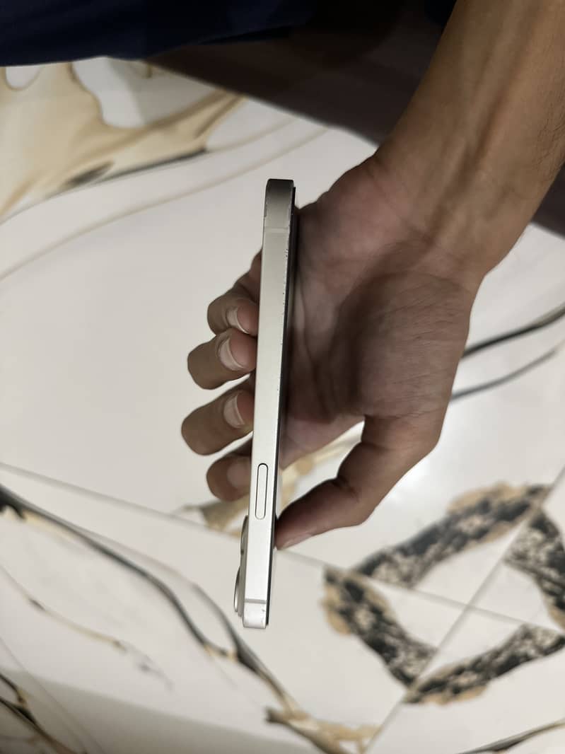 Apple iPhone 14 3