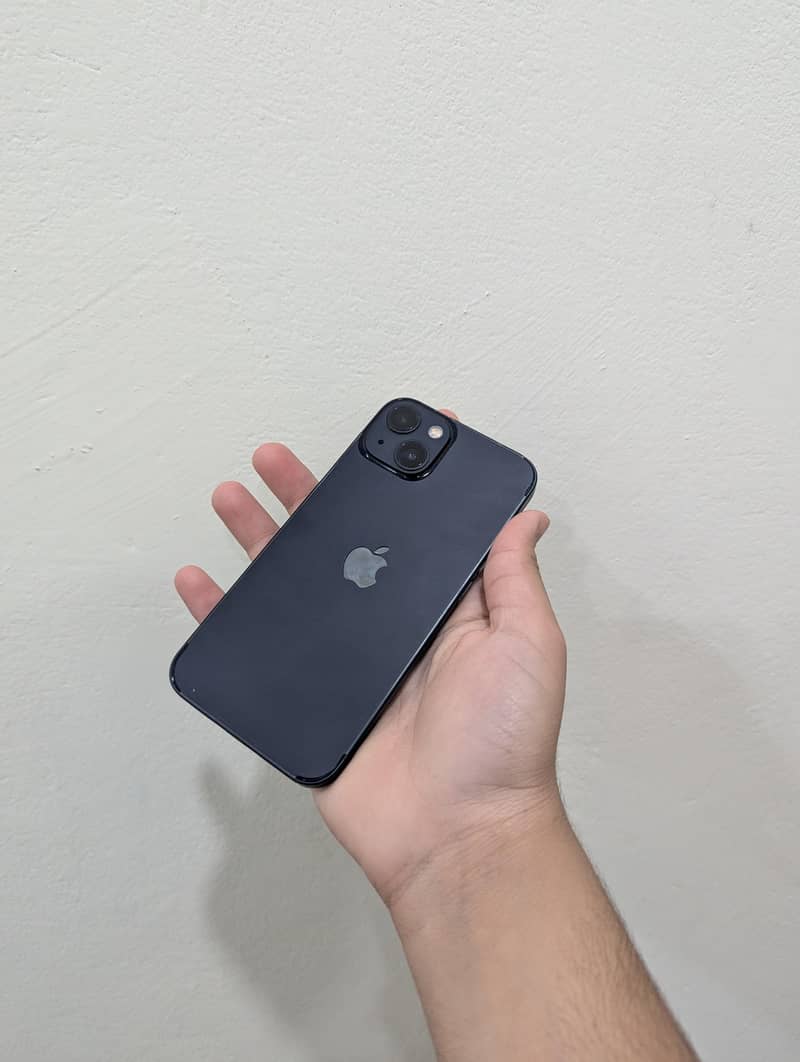 Apple iPhone 13 0