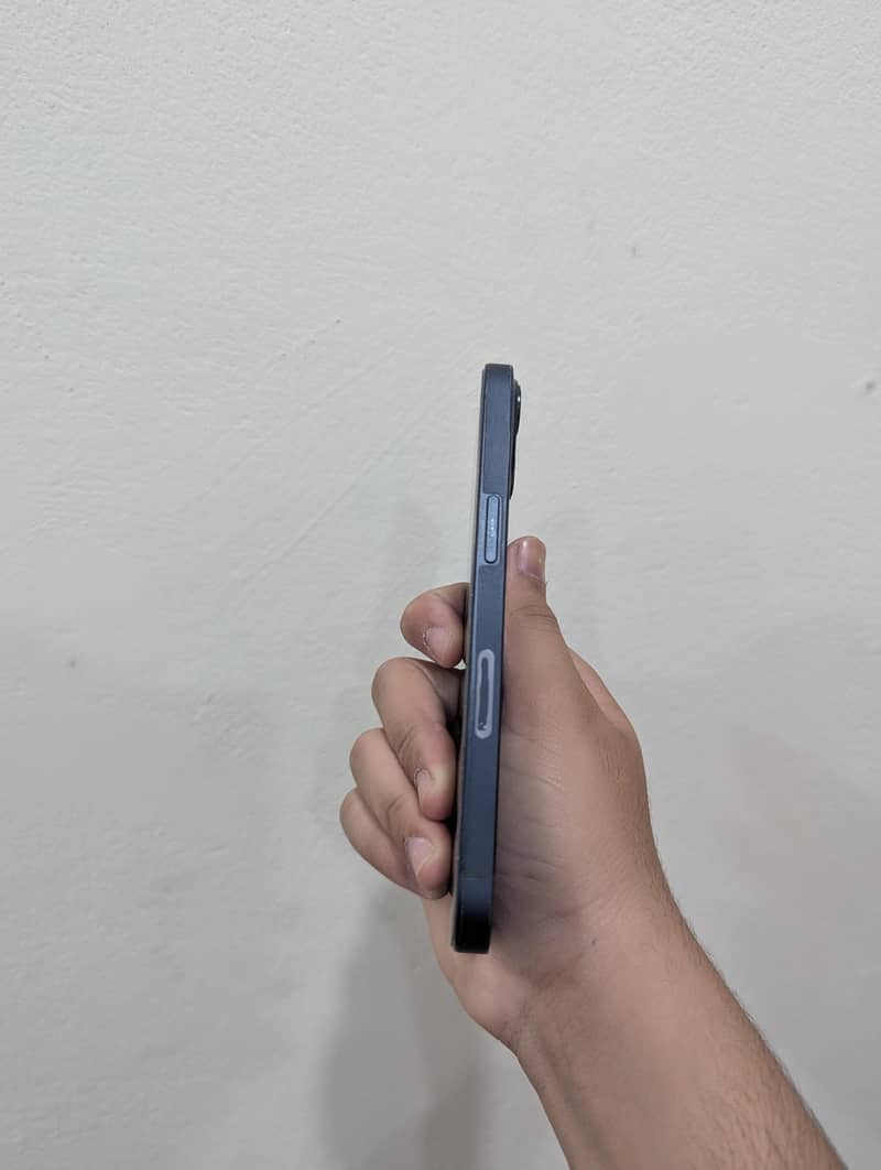 Apple iPhone 13 4