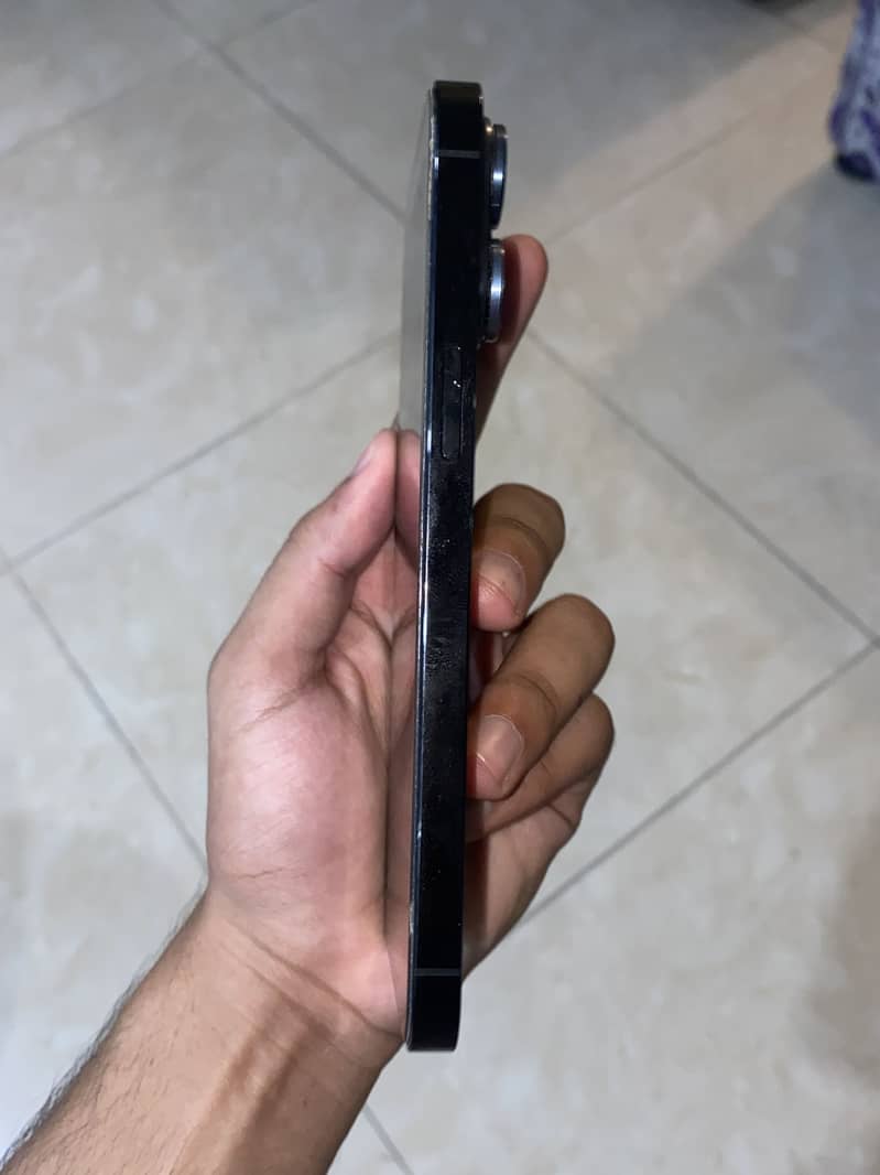 Apple iPhone 14 Pro Max 1