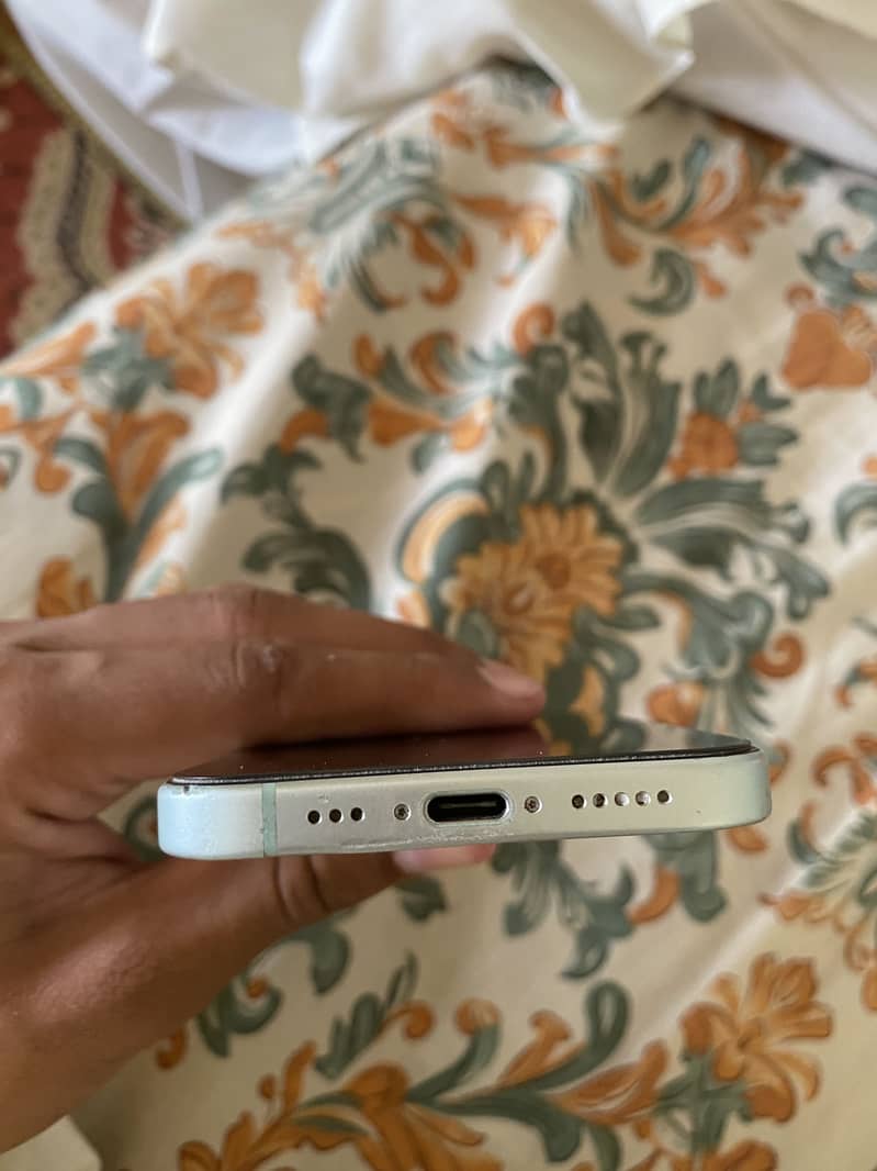 Apple iPhone 15 5