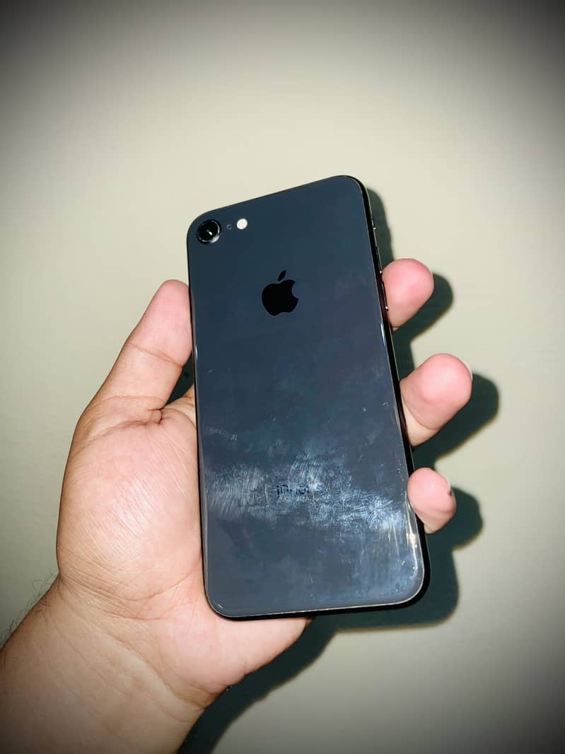 Apple iPhone 8 1