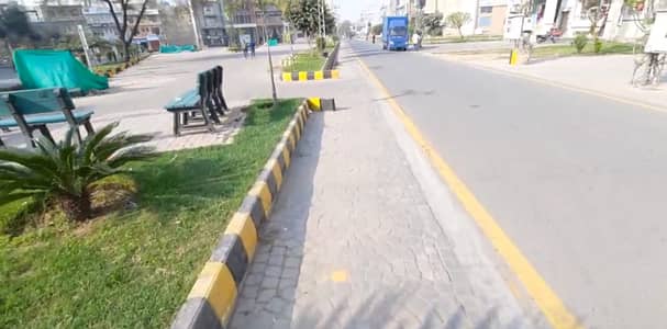 8 Marla Single Story Commercial Building for Sale in DHA Phase 4, Block FF