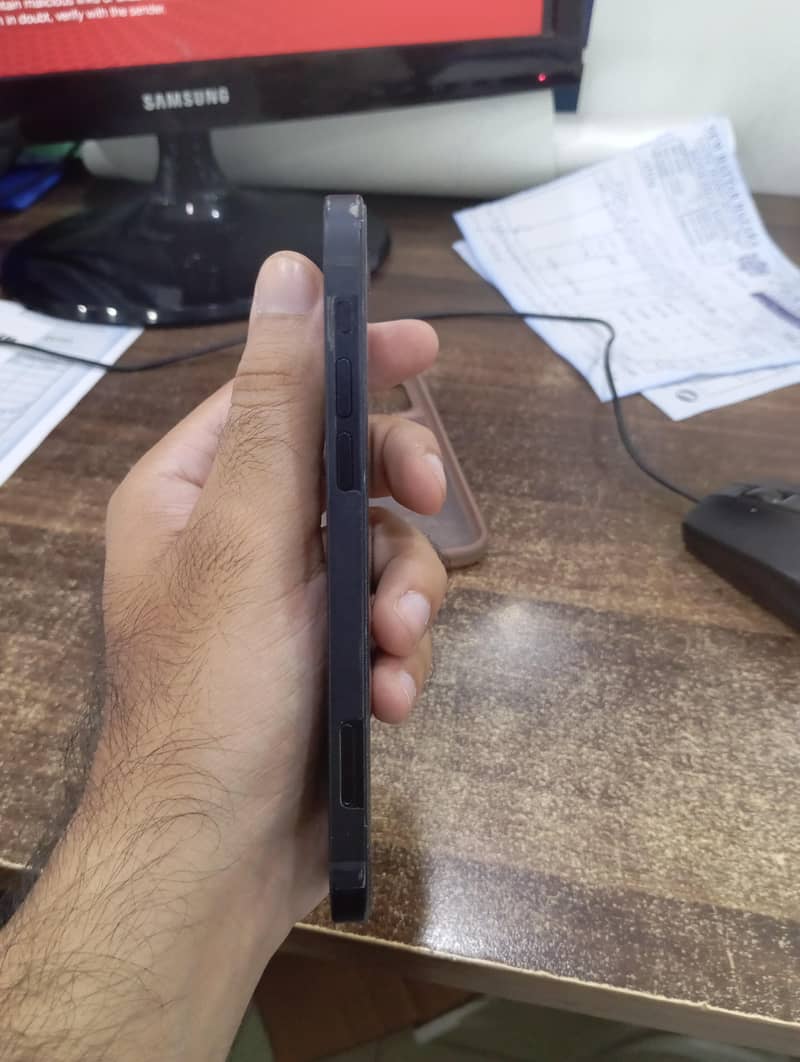 Apple iPhone 12 3