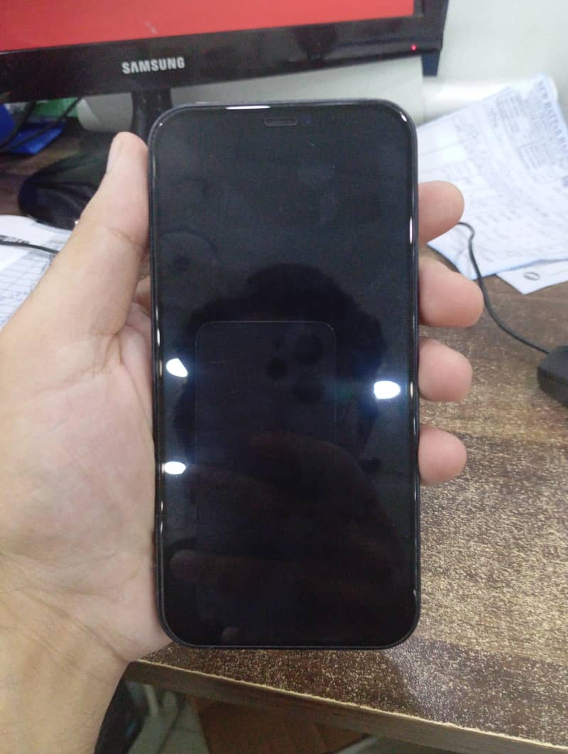 Apple iPhone 12 4