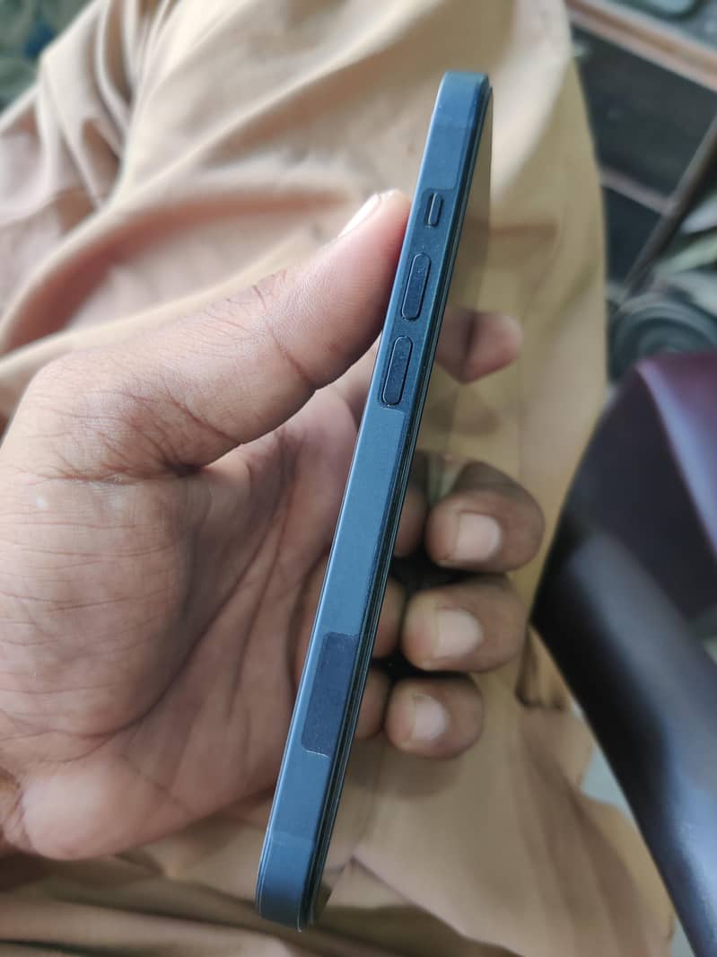 Apple iPhone 14 3