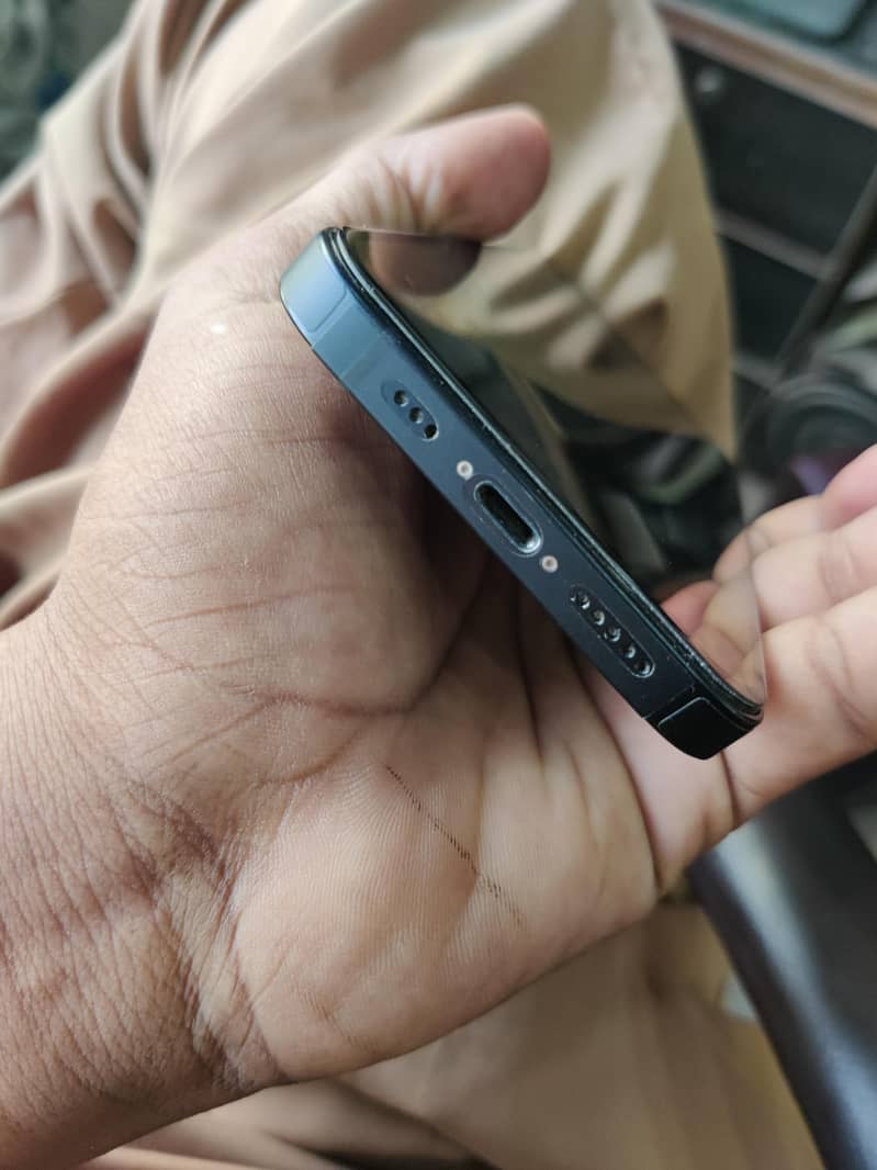 Apple iPhone 14 4