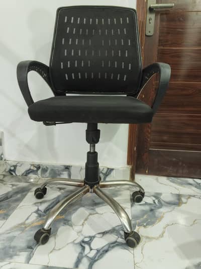 I'm selling my office chair's at reasonable price