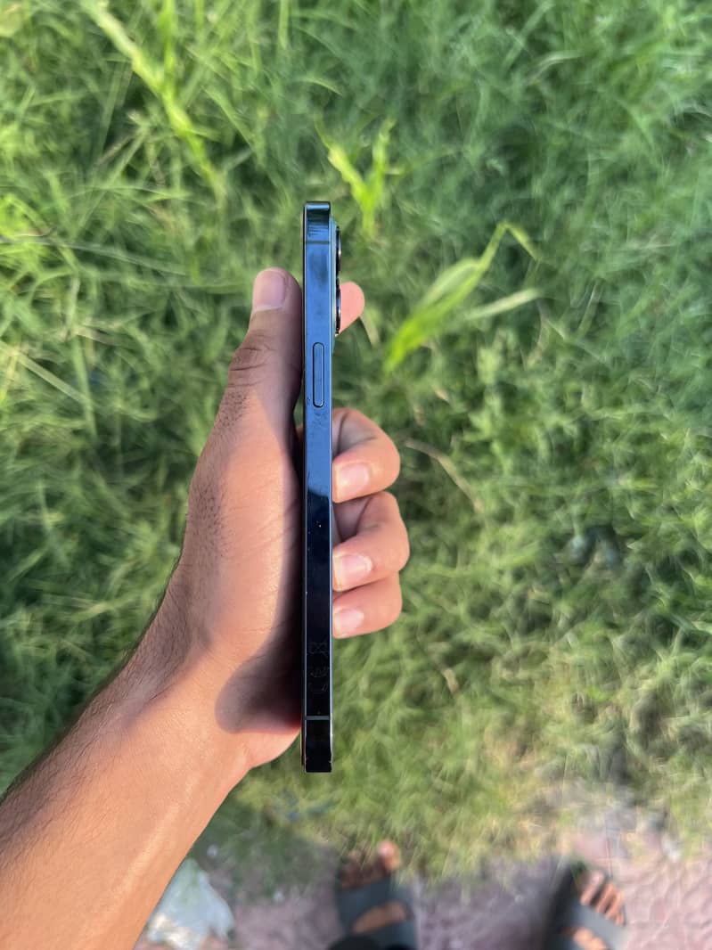 Apple iPhone 12 Pro Max 4