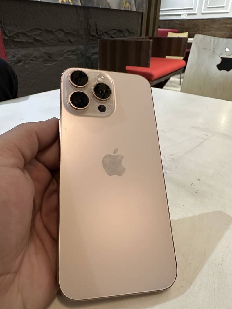 Apple iPhone 16 Pro Max 2