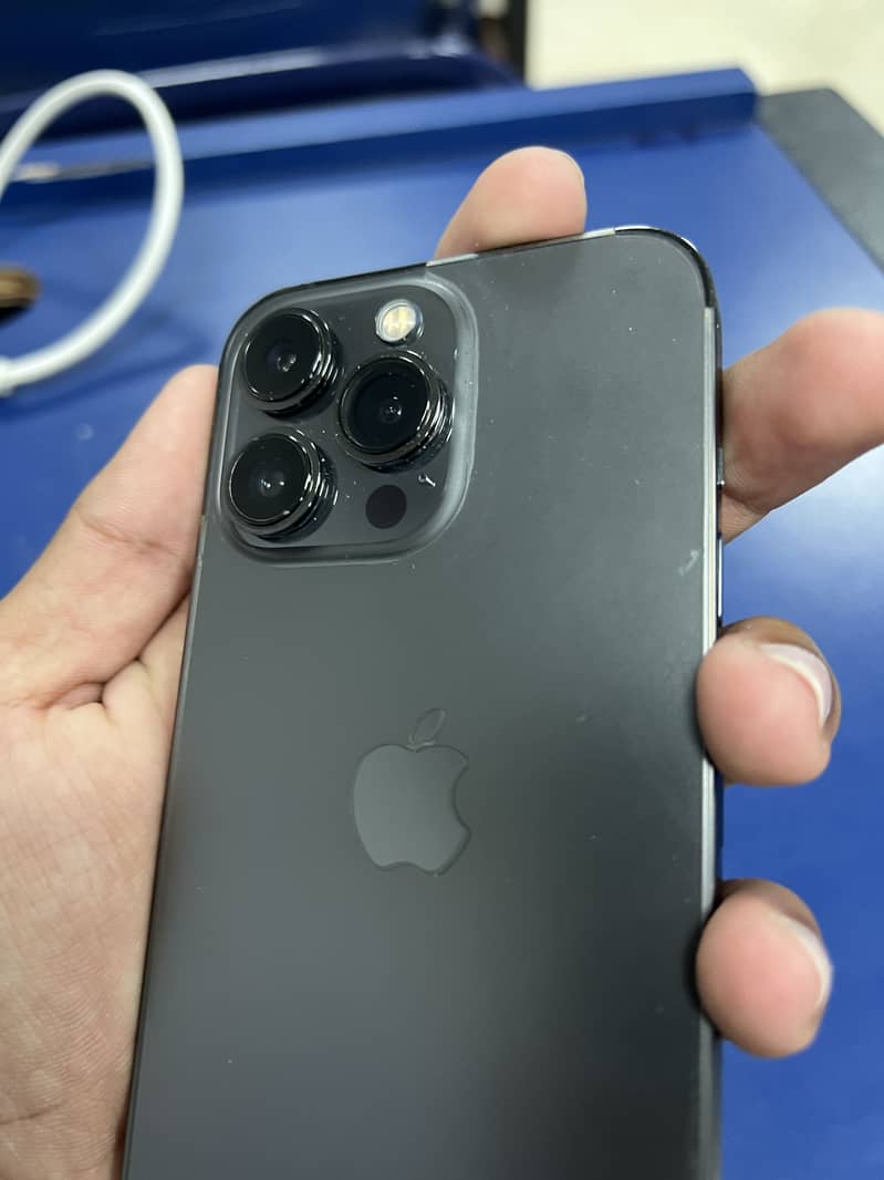 Apple iPhone 13 Pro 1