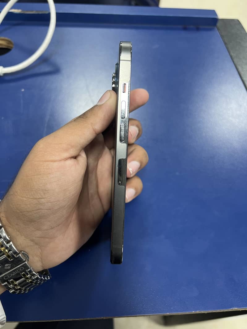 Apple iPhone 13 Pro 3