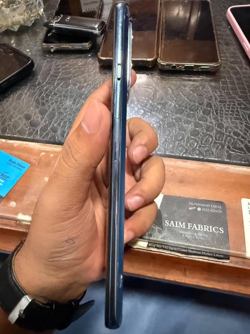 One Plus 9 5G 4