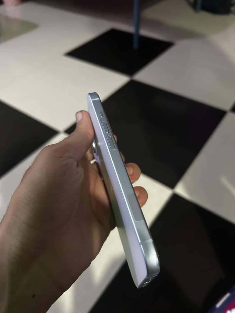 Apple iPhone 15 4