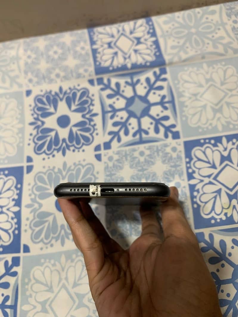 Apple iPhone 11 3