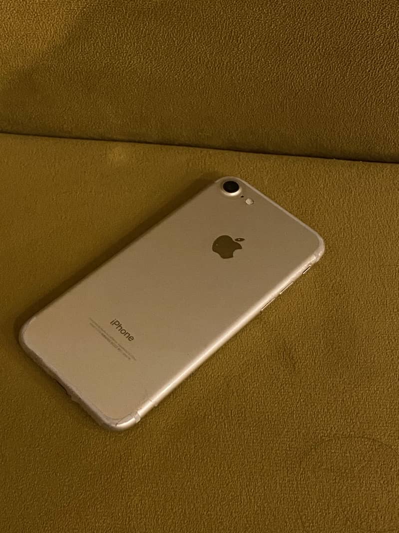 Apple iPhone 7 0