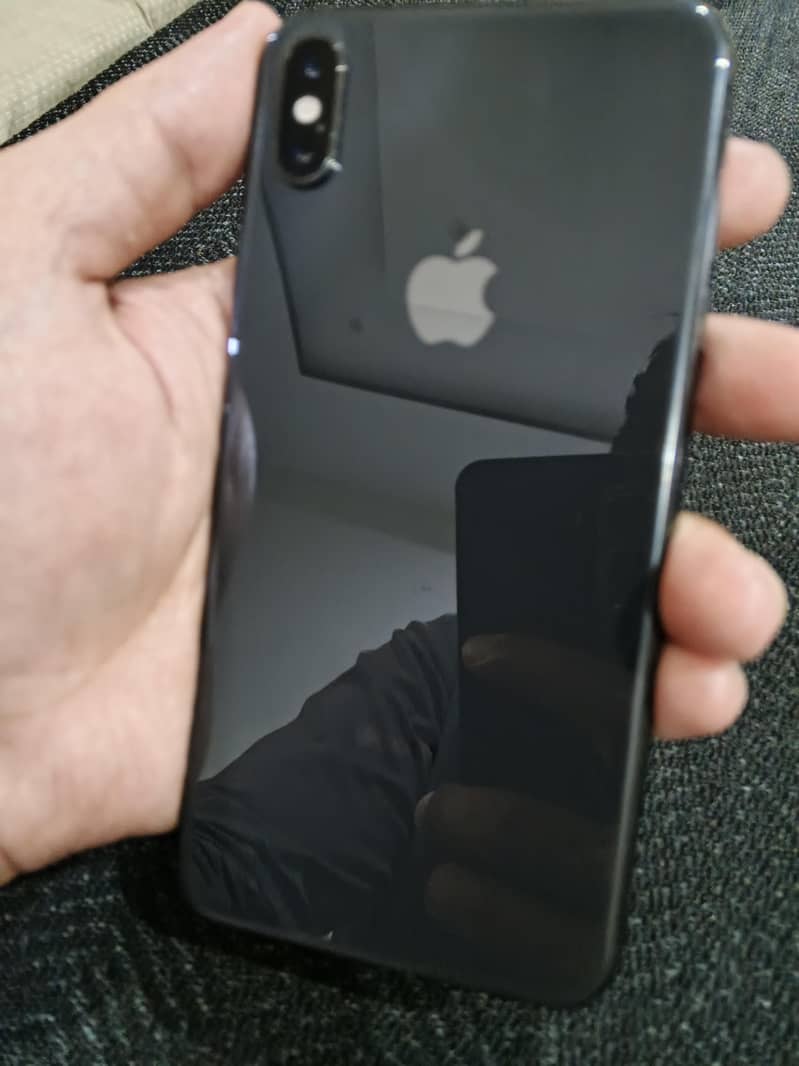 Apple iPhone XS Max 1
