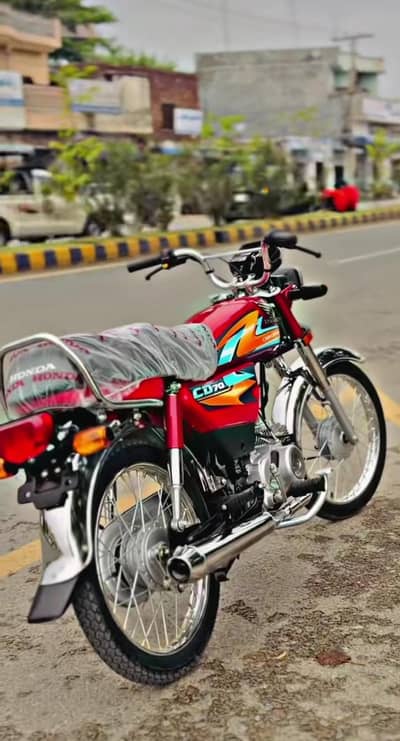 new bike hai jis ko pasand hai wo rabta kre.   03135397232
