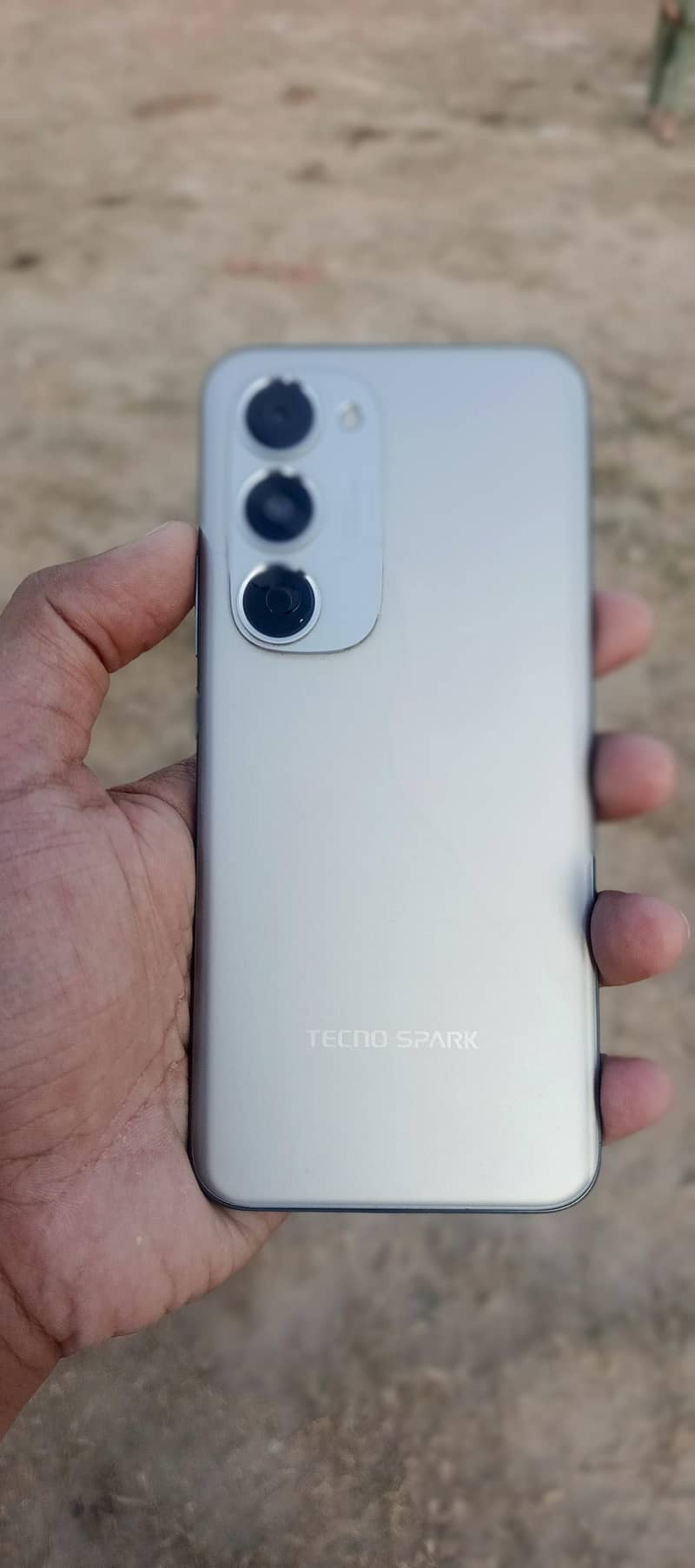 Tecno Spark 40 pro Plus 0