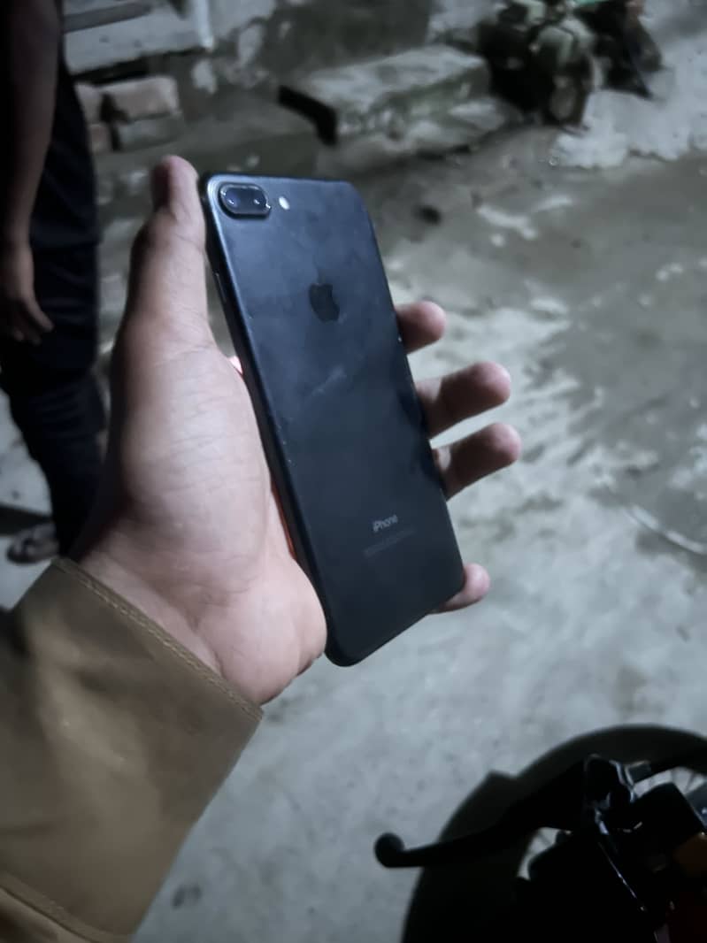 Apple iPhone 7 Plus 2