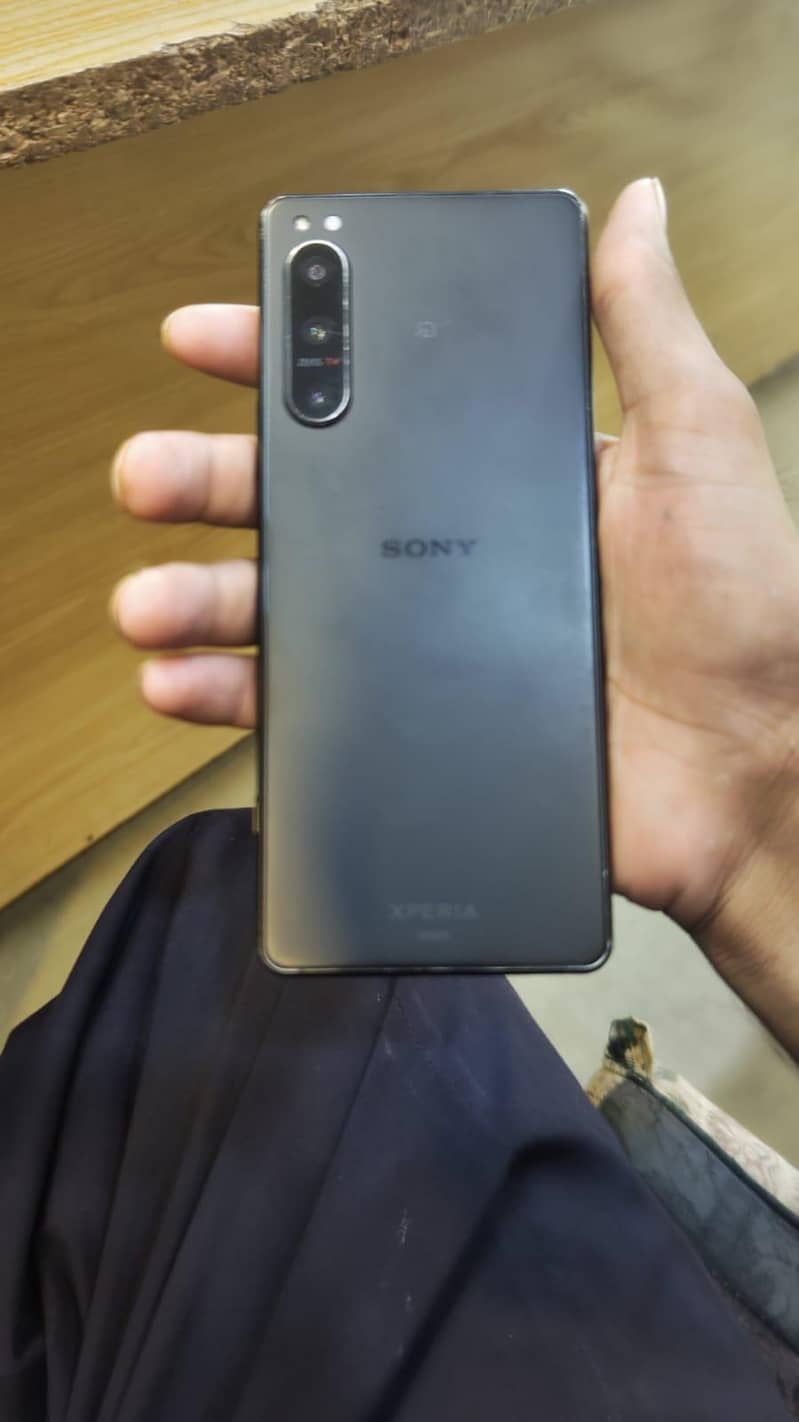 Sony 5 V 8