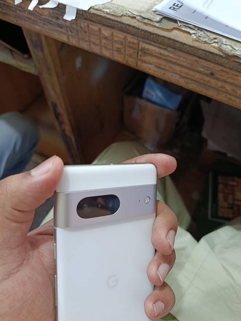 Google Pixel 7 4