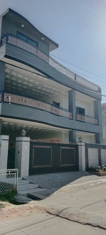 10 marla double story house for sale