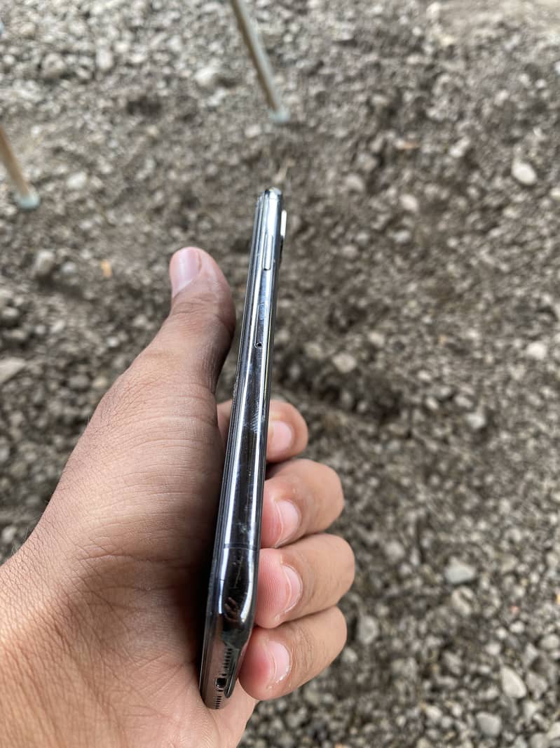 Apple iPhone X 5
