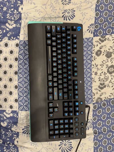 Logitech G213