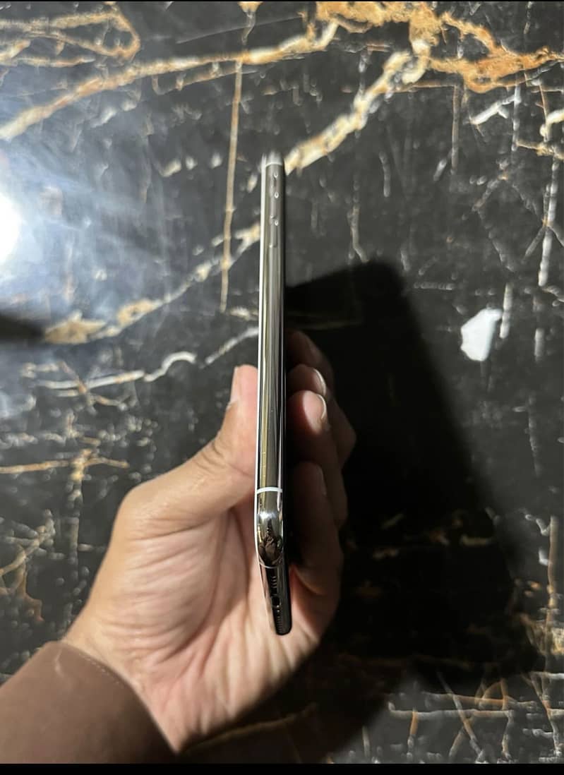 Iphone 11 pro max 4