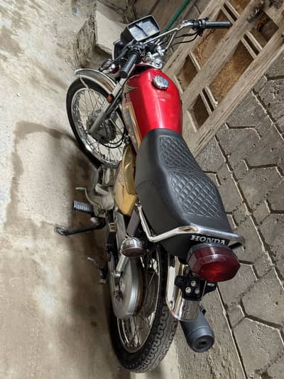 Honda 125 self strat Gold