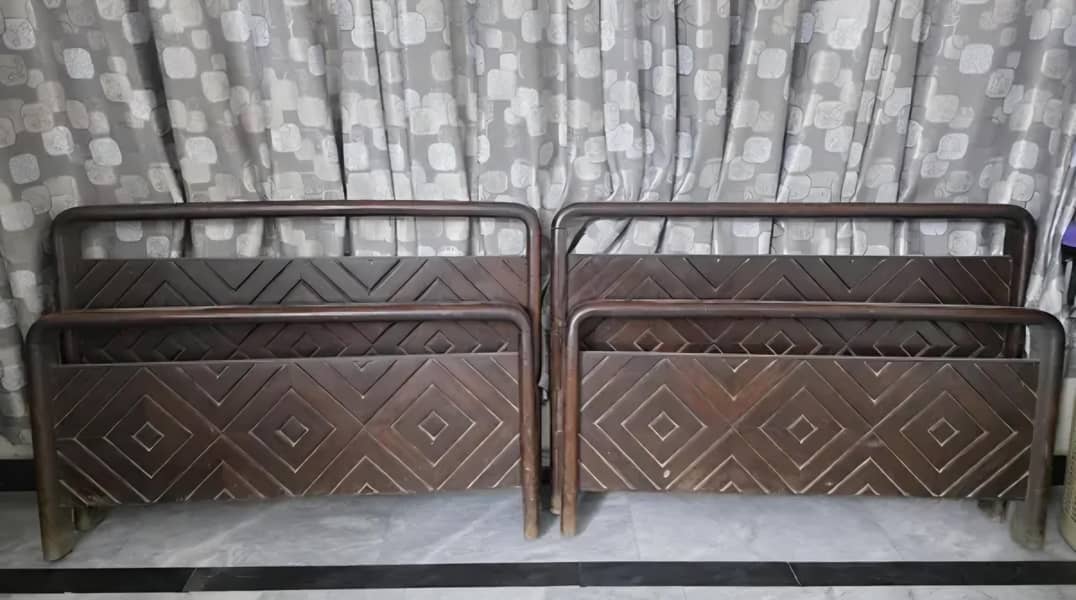 Solid wooden bed 0