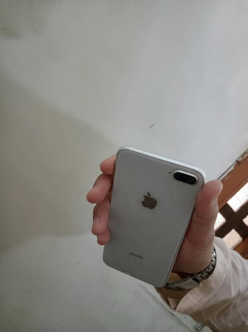 Apple iPhone 8 Plus 0