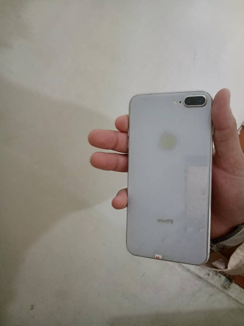 Apple iPhone 8 Plus 1