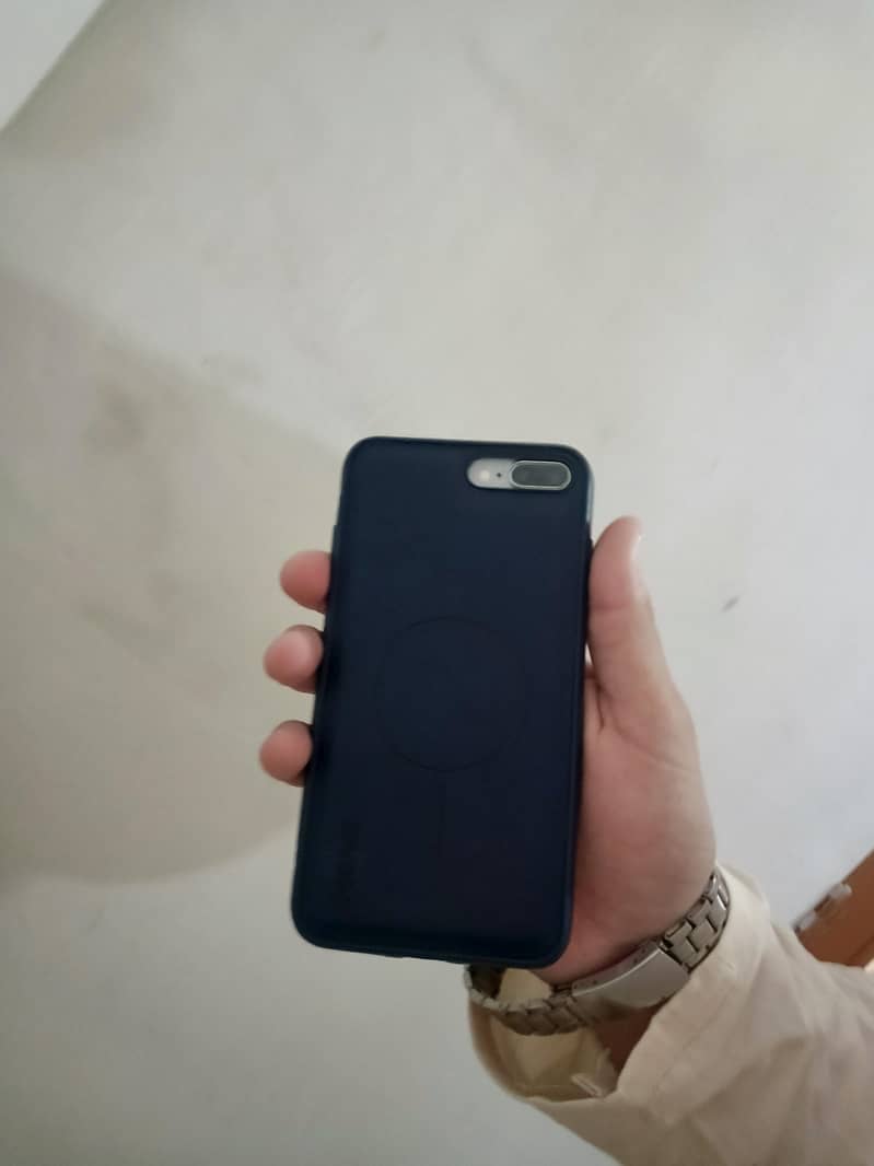 Apple iPhone 8 Plus 5