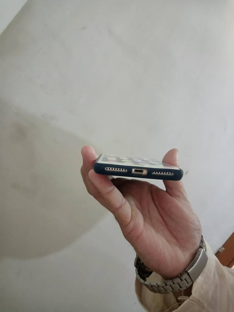 Apple iPhone 8 Plus 6