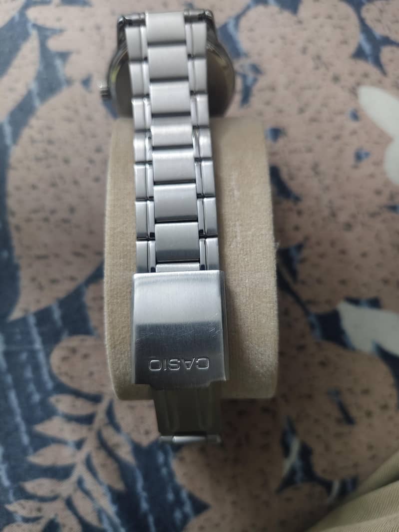 Casio MTP-V002D-7B 1