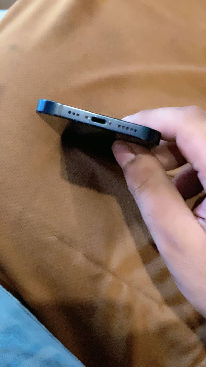 Apple iPhone 12 6