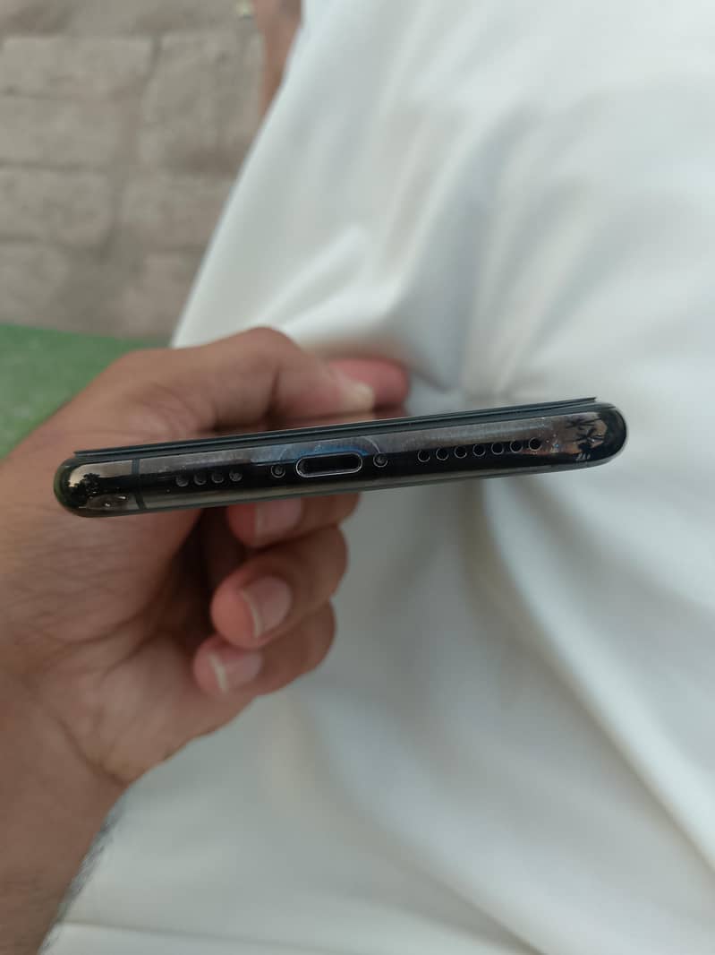 Apple iPhone 11 Pro Max 2