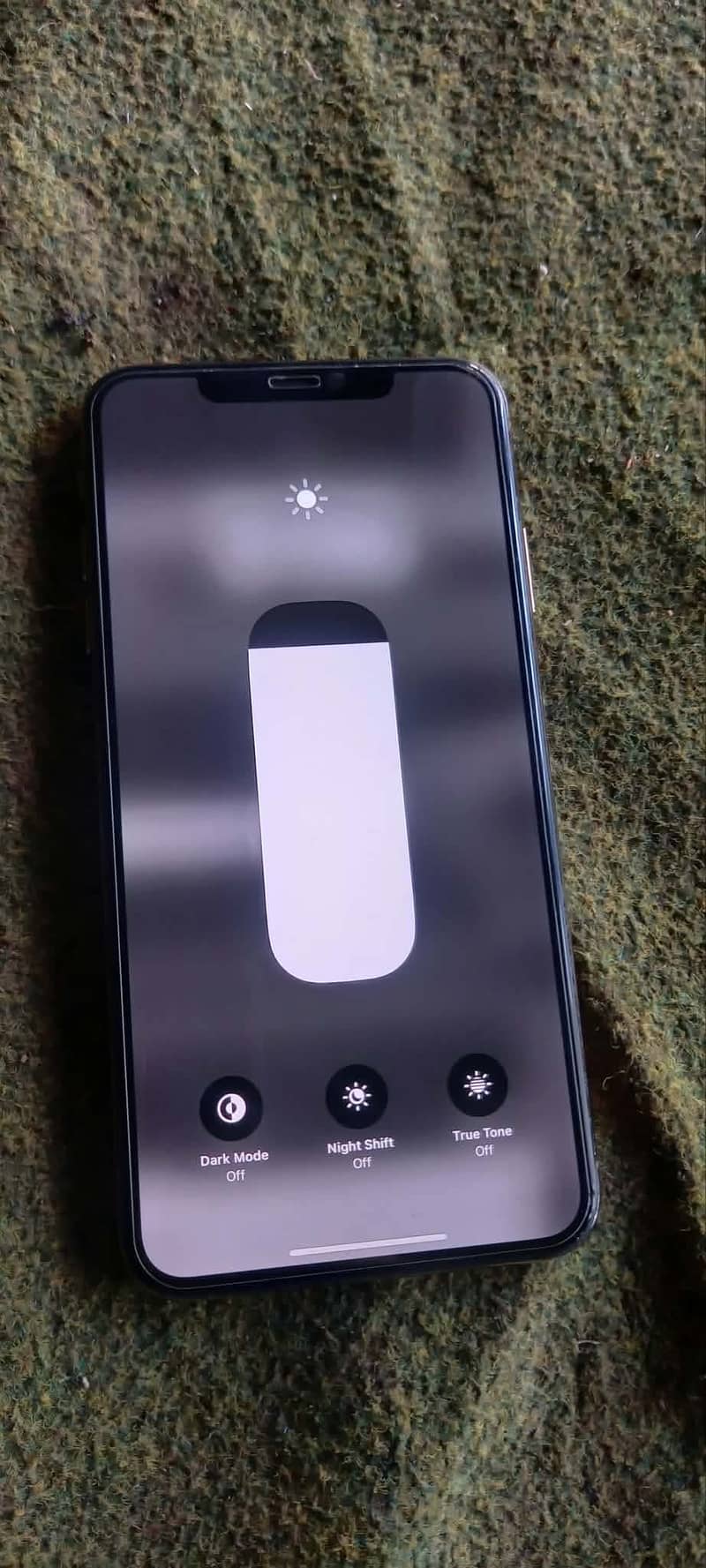 Apple iPhone XS Max 3