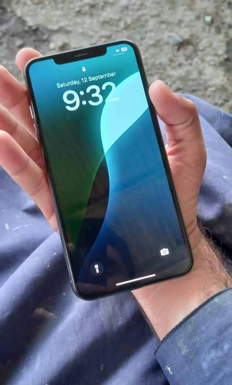 Apple iPhone XS Max 4
