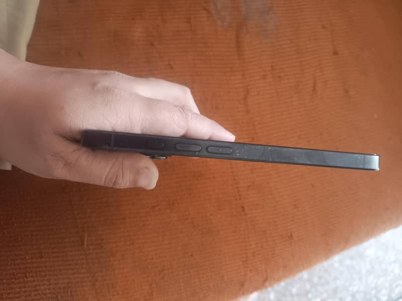 Apple iPhone 16 Pro 2