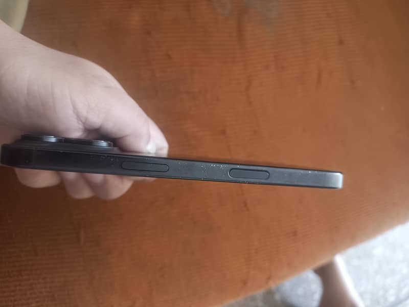 Apple iPhone 16 Pro 3