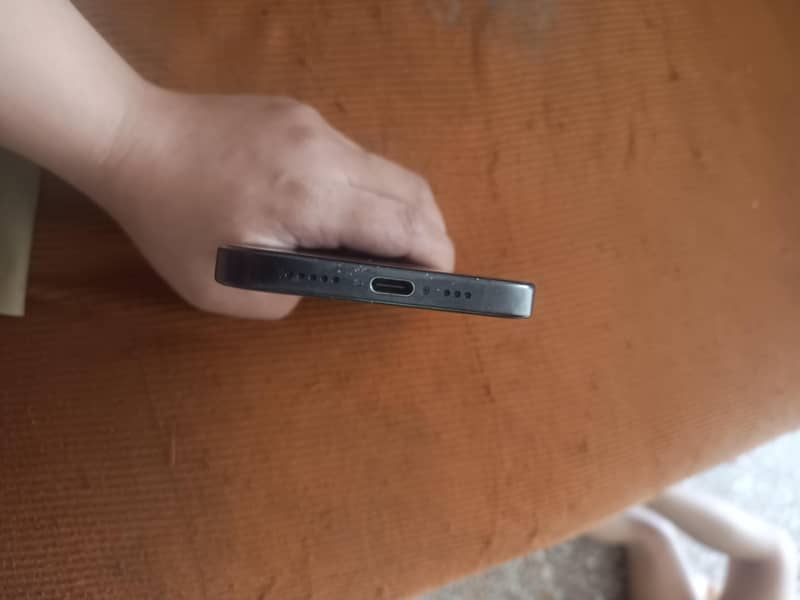 Apple iPhone 16 Pro 4