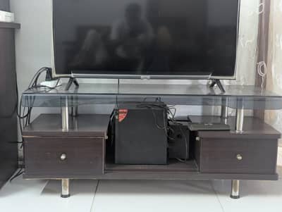 Led Table clean and without any damage and PC Table  !! URGENT SALE !!
