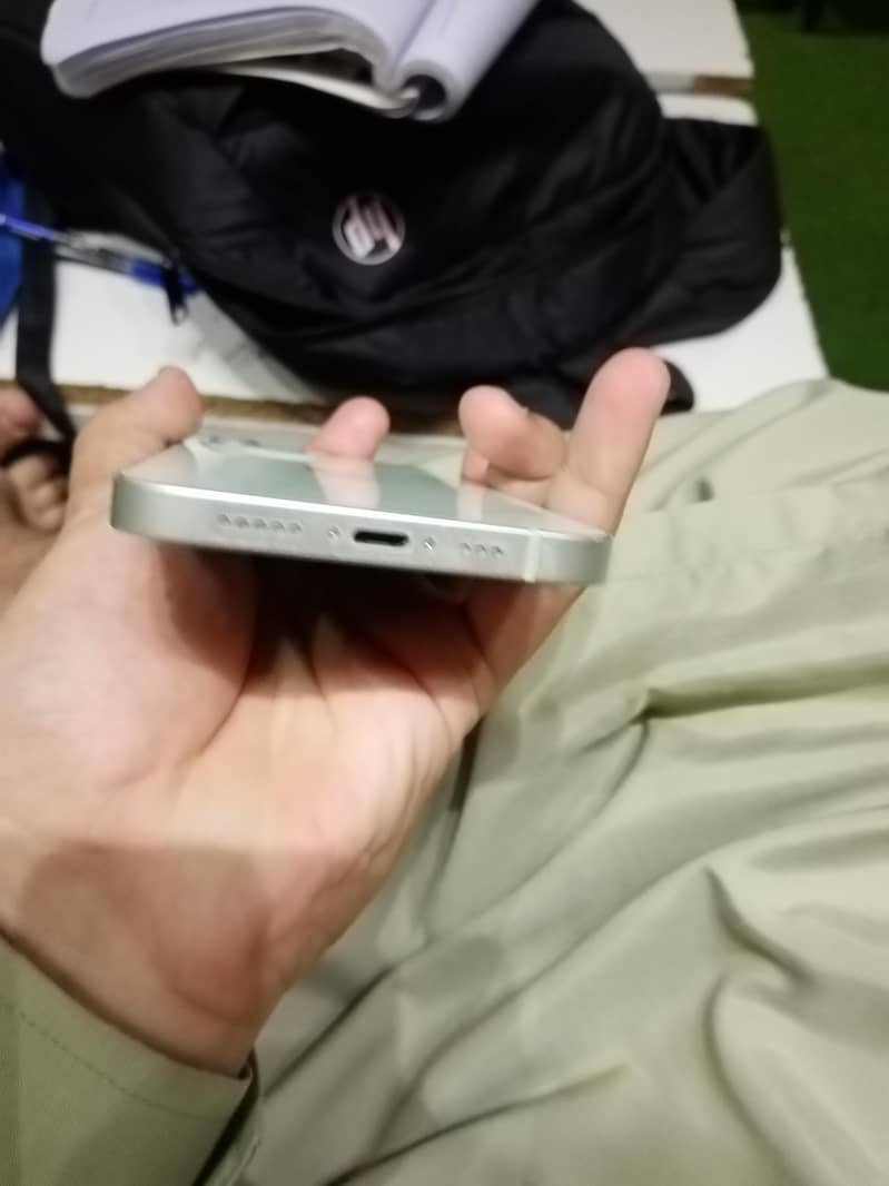 Apple iPhone 12 6