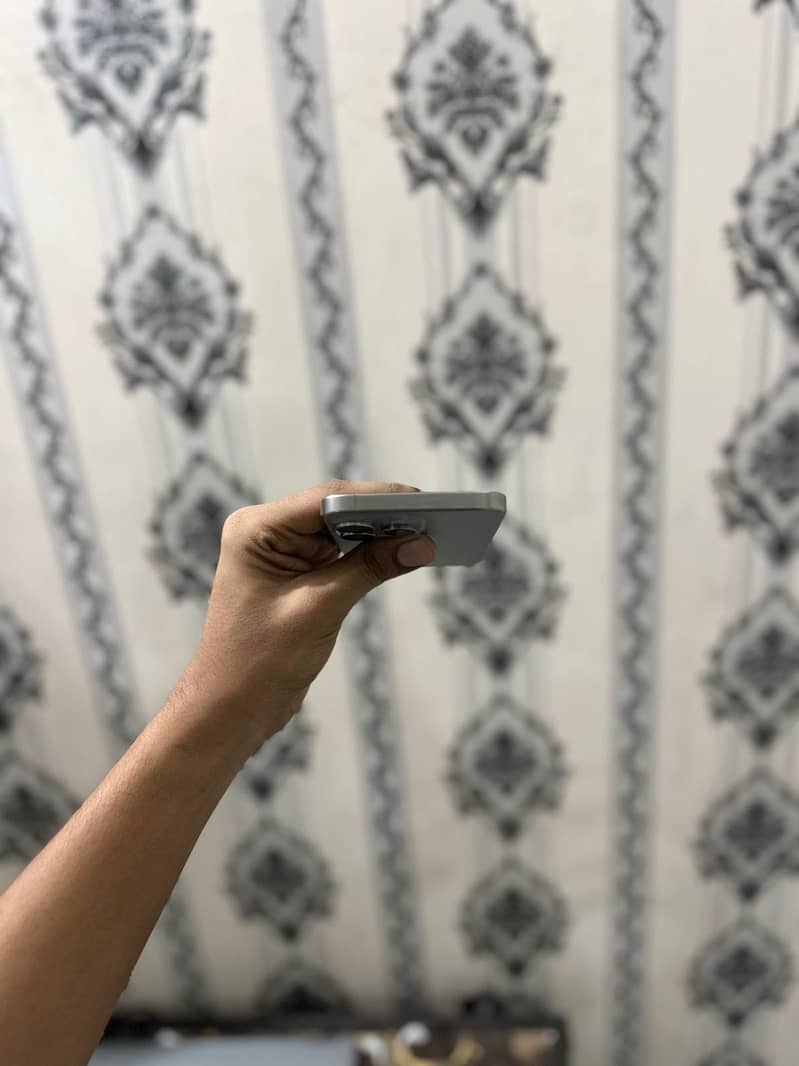 Apple iPhone 15 Pro Max 1