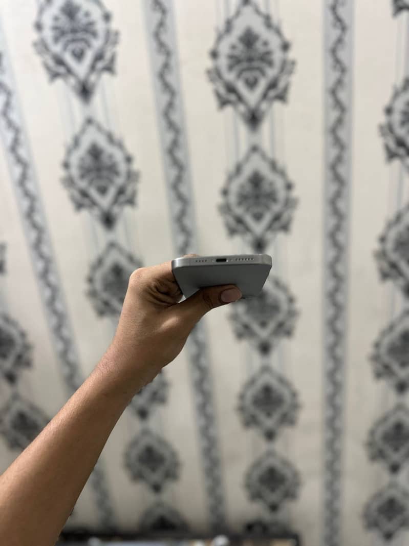 Apple iPhone 15 Pro Max 2