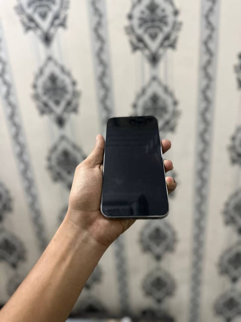 Apple iPhone 15 Pro Max 3